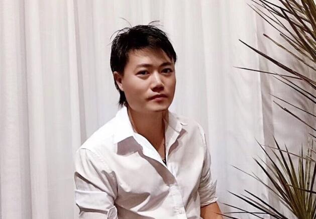 是真的很愛美發(fā)這行，才會投入大把時間和金錢