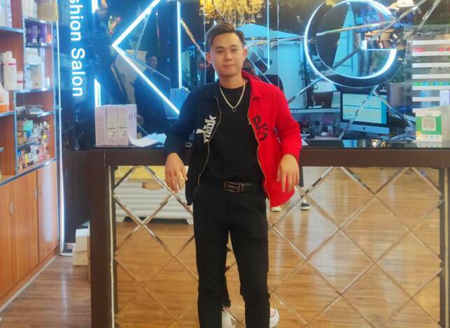 美發(fā)人現(xiàn)在苦點(diǎn)，是因?yàn)橐院蟮某晒?chuàng)業(yè)