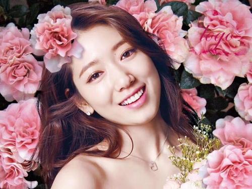 南寧紋繡學(xué)校：紋美瞳線和霧眉過(guò)程中的技巧