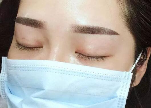 南寧紋繡學(xué)校：紋眉后幾天可以沾水