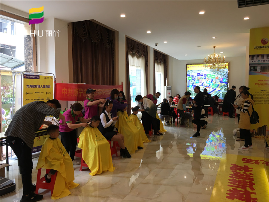 1603261944882031.jpg 20201017上林龍湖商業(yè)廣場理發(fā)活動(dòng).jpg