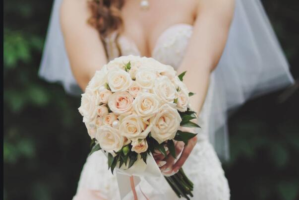 南寧花藝學(xué)校：新娘捧花的類(lèi)型