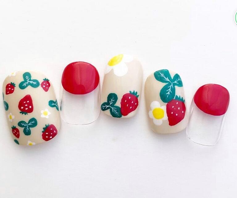 南寧美甲培訓(xùn)：草莓主題美甲款式
