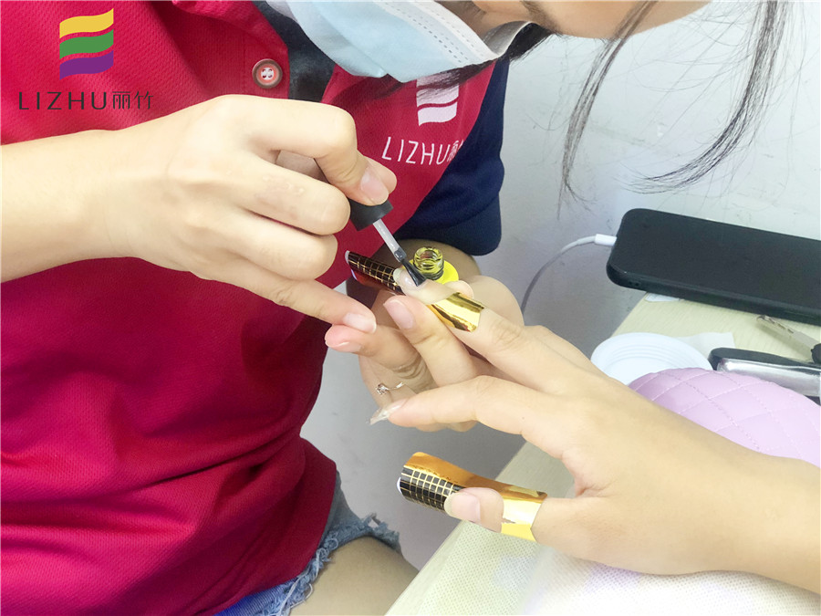 延長甲片和甲片的區(qū)別  廣西有實力的美甲培訓(xùn)知識分享