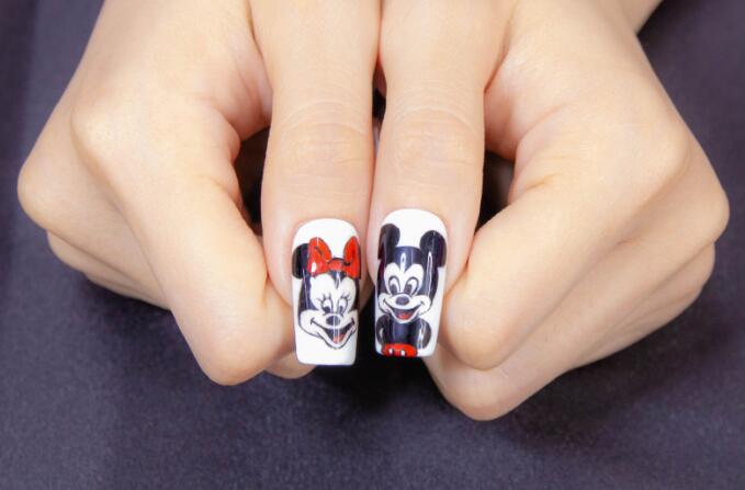 廣西專業(yè)美甲學校：米奇彩繪美甲