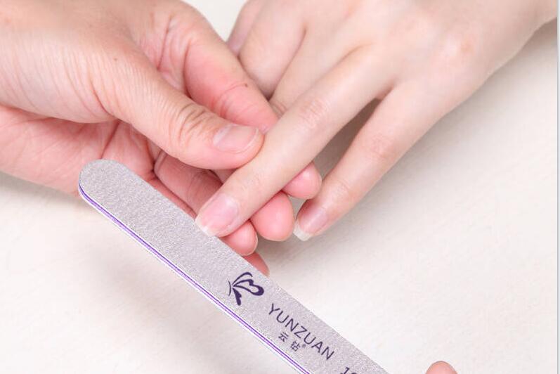 做美甲為什么要打磨？南寧美甲學(xué)校幫你揭秘