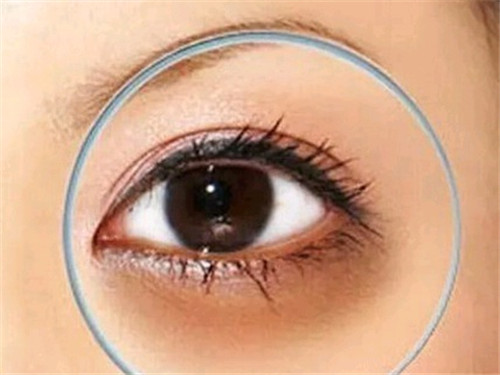 堪比PS的遮瑕教程，南寧學(xué)化妝的學(xué)校幫你找到了