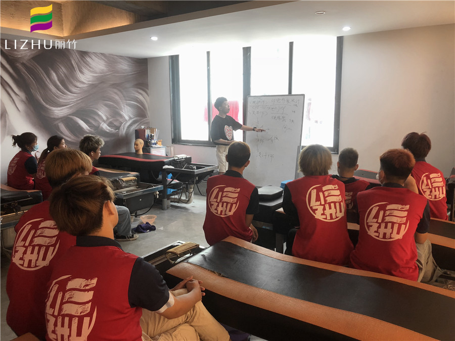 找工作？來廣西南寧美發(fā)學(xué)校就業(yè)宣講會(huì)看看