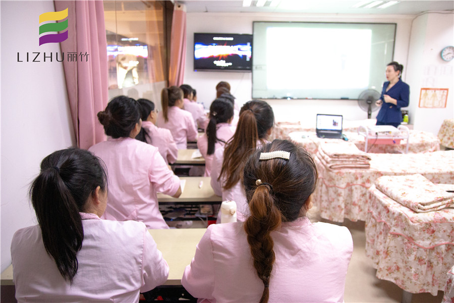 南寧學(xué)美容有前途嗎？來麗竹學(xué)校就業(yè)宣講會啊