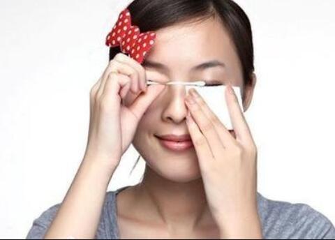 神奇卸內(nèi)眼線術，告訴你廣西化妝學校哪家有實力