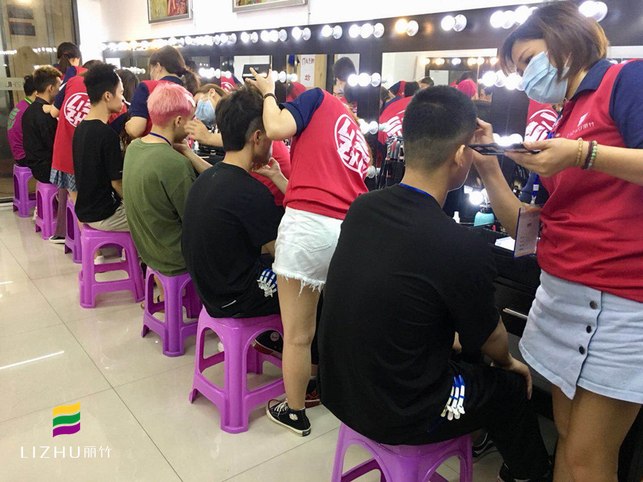 一招解決所有化妝步驟和技法！