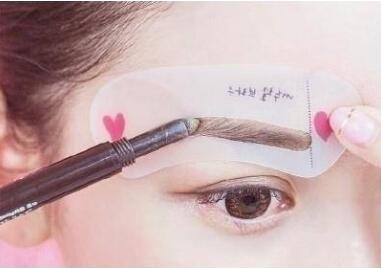 學(xué)360°畫眉大法，體驗?zāi)蠈帉I(yè)彩妝學(xué)校氛圍