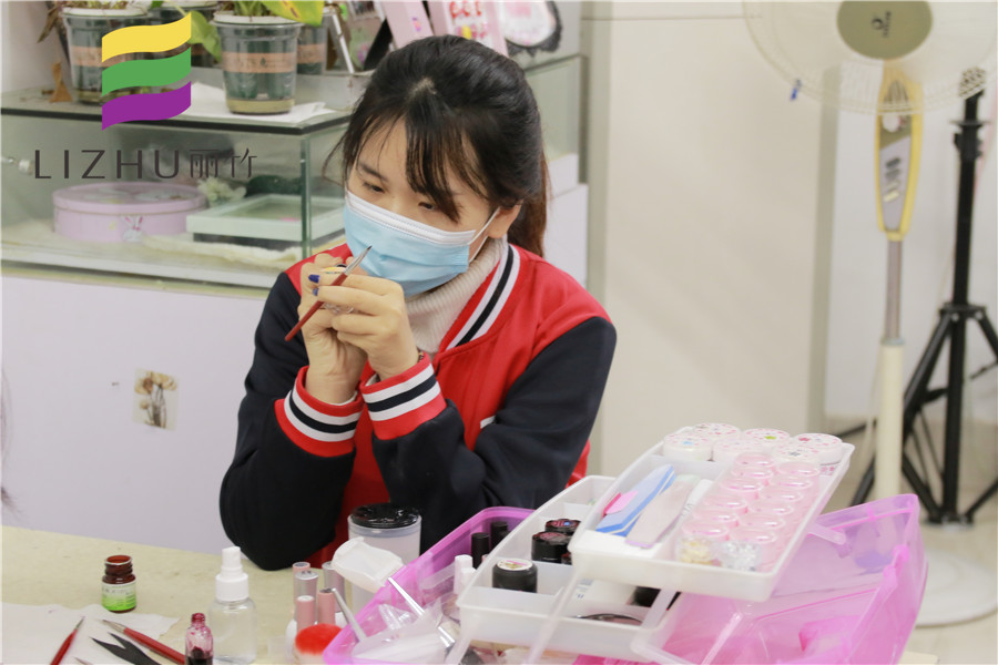 南寧美甲學校學子感言：因為專業(yè)，所以我又“加報”了