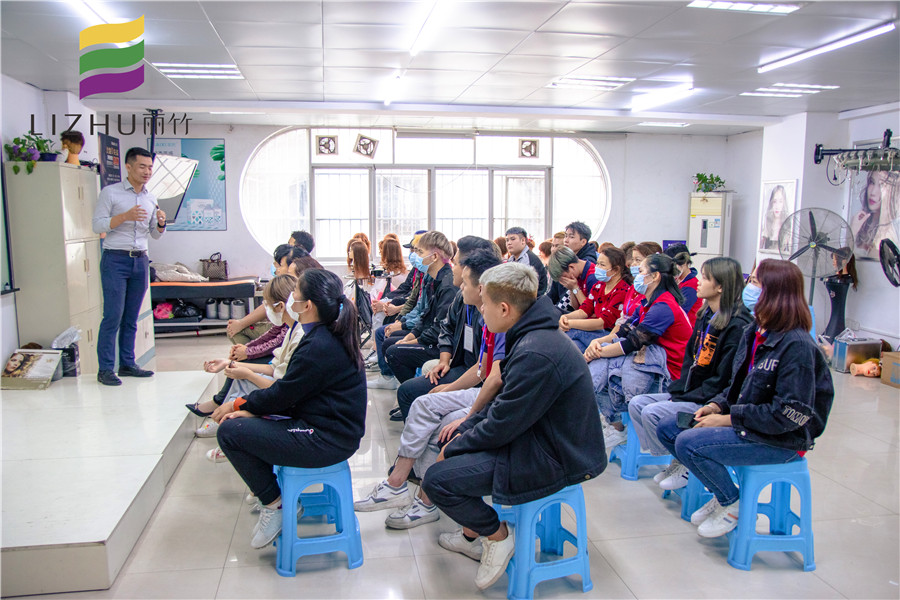 廣西學(xué)美發(fā)好找工作嗎？來看麗竹學(xué)校就業(yè)宣講會