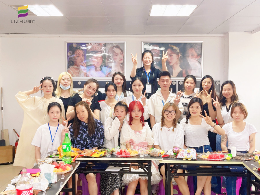 麗竹學校化妝全能班舉辦畢業(yè)座談會