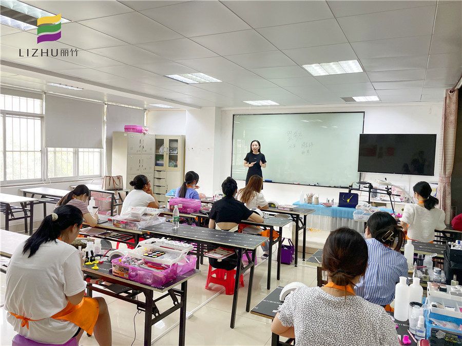 翌航定制美學連鎖機構(gòu)專場，南寧美甲培訓學校就業(yè)宣講