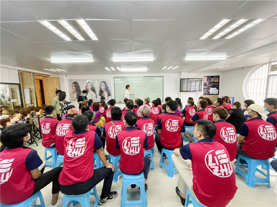 南寧美發(fā)學校就業(yè)指導：摩卡時尚造型專場