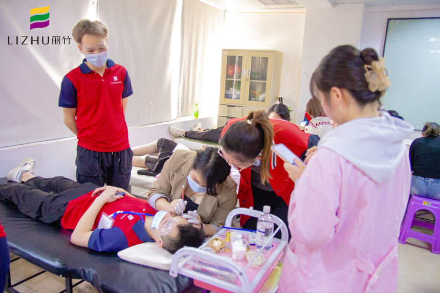 紋繡師在紋眉時如何收費？南寧紋眉培訓(xùn)學(xué)校幫你分析