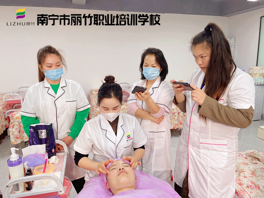 點(diǎn)按太陽（xue）的注意事項(xiàng)，南寧按摩學(xué)校培訓(xùn)內(nèi)容