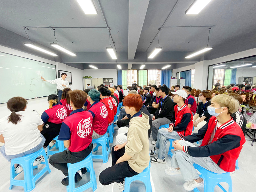 南寧美發(fā)學(xué)校推薦工作，麗竹學(xué)校舉行就業(yè)宣講會