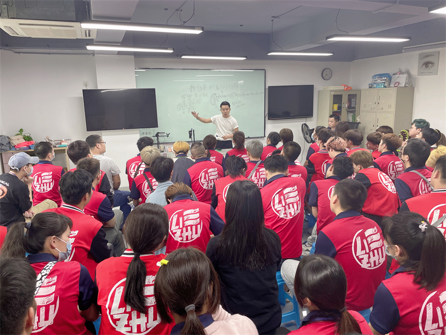 廣西美發(fā)學(xué)校哪家推薦工作？到麗竹學(xué)校就業(yè)宣講會