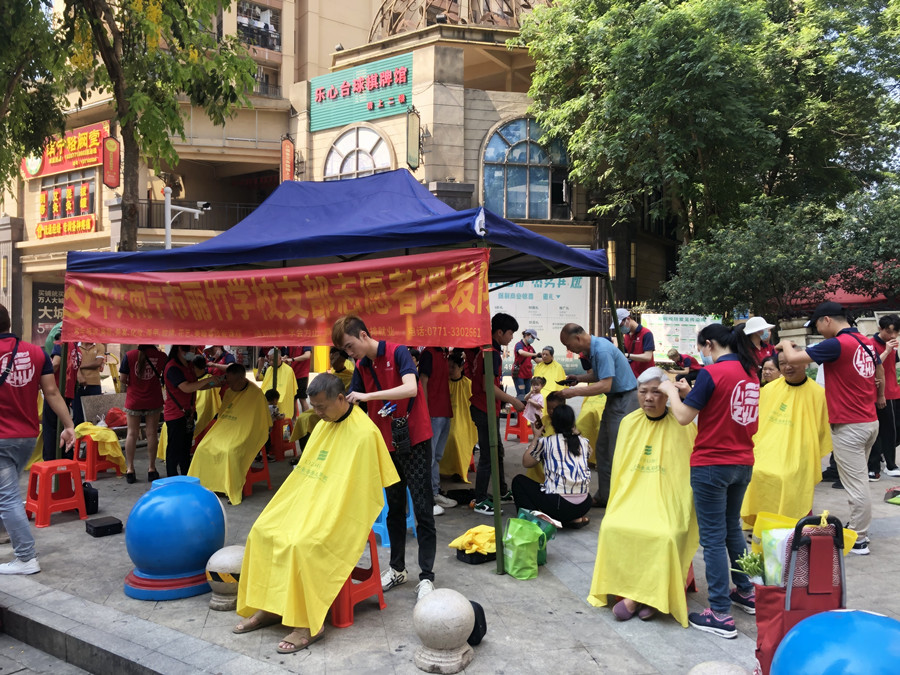 南寧小區(qū)免費理發(fā)活動 | 南寧美發(fā)學(xué)校外出實踐 