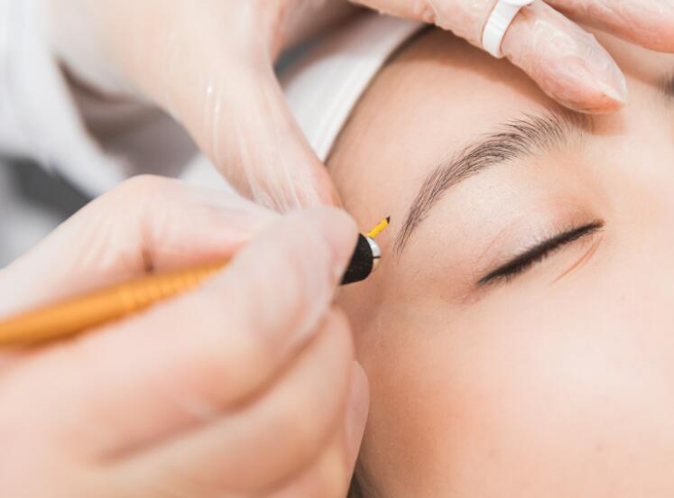 南寧紋繡學校：在紋眉補色時，你要注意這些