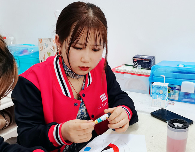 南寧美甲培訓(xùn)班畢業(yè)學(xué)員感言：要常常聯(lián)系