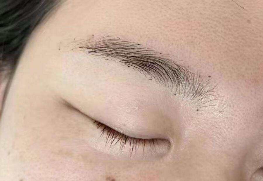 紋眉操作過程技巧，南寧紋繡學(xué)校排名總結(jié)分享