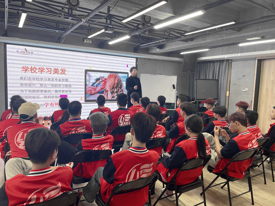 美發(fā)畢業(yè)班就業(yè)宣講會：印·覺形象設計機構