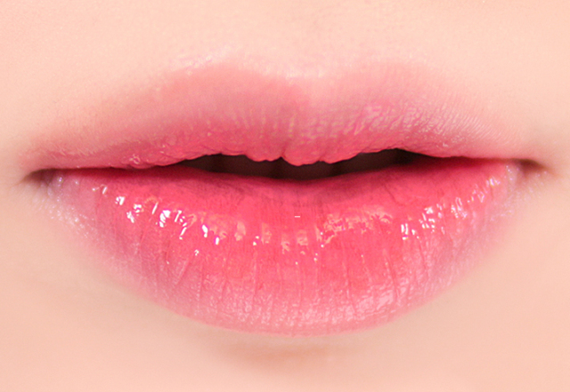 減少唇紋的方法，南寧美容護(hù)膚職業(yè)學(xué)校學(xué)習(xí)