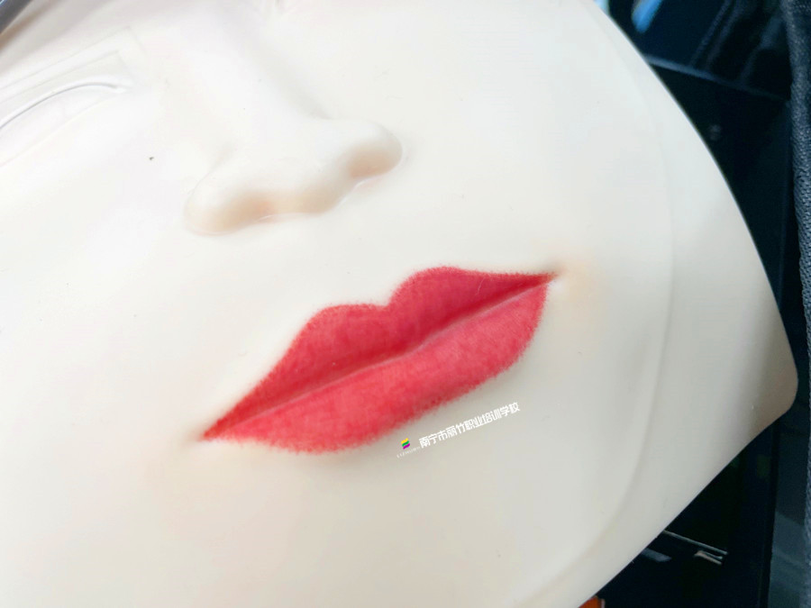 紋唇時(shí)的設(shè)計(jì)要點(diǎn)，南寧學(xué)紋唇