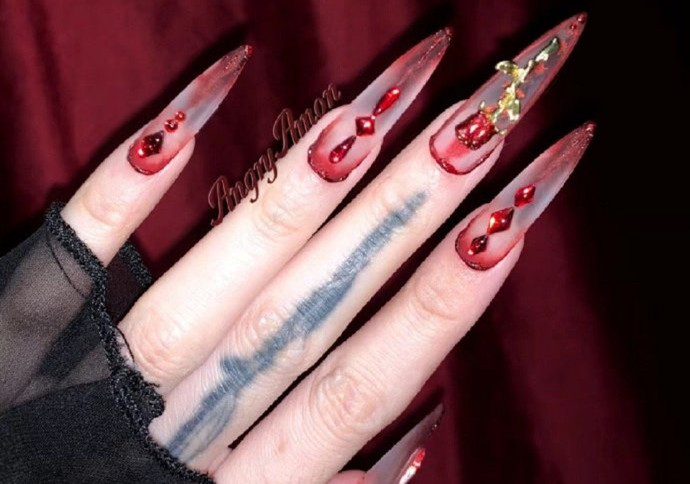 惡女美甲款式，廣西美甲職業(yè)技師學校準備好了