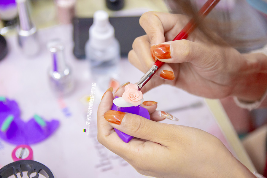 雕花美甲怎么做？廣西美甲進修班