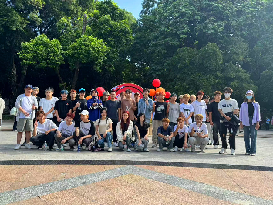 南寧美發(fā)學(xué)校組織學(xué)員開(kāi)展秋季研學(xué)游活動(dòng)