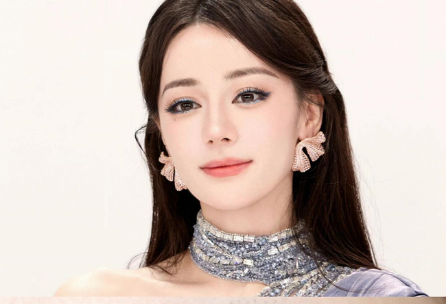 迪麗熱巴仿妝教程，和南寧彩妝高彩培訓(xùn)班一起學(xué)