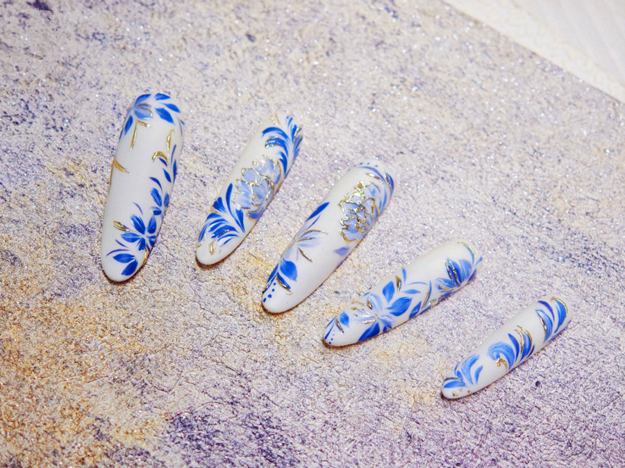 青花瓷美甲，美甲款式小紅書