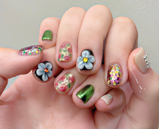 氛圍感美甲，廣西美甲藝術學校收集整理