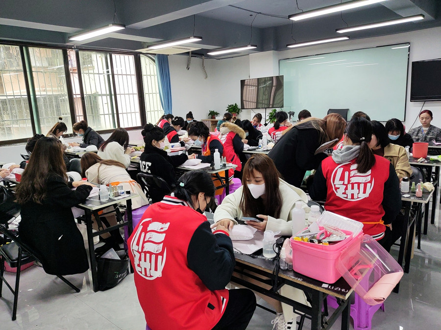 南寧美甲護理培訓：為什么你的指甲又脆又?。?>
								
								<span id=