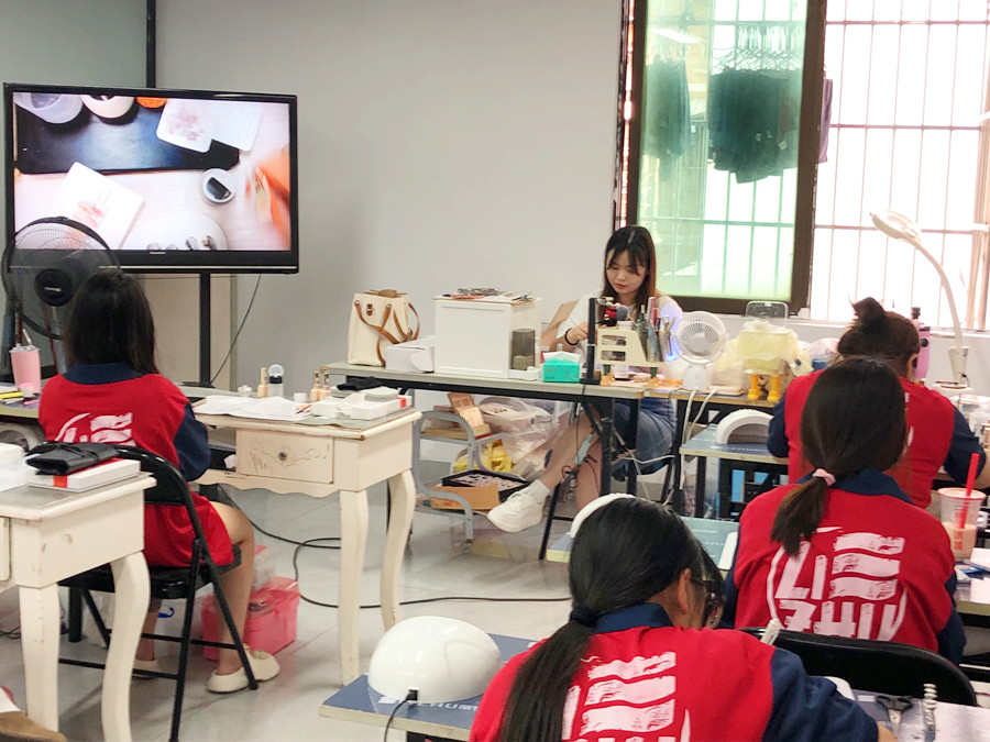 想在南寧學美甲技術，歡迎報讀麗竹學校