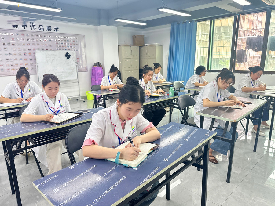 南寧學(xué)美容去哪學(xué)？麗竹學(xué)校美容專業(yè)歡迎您