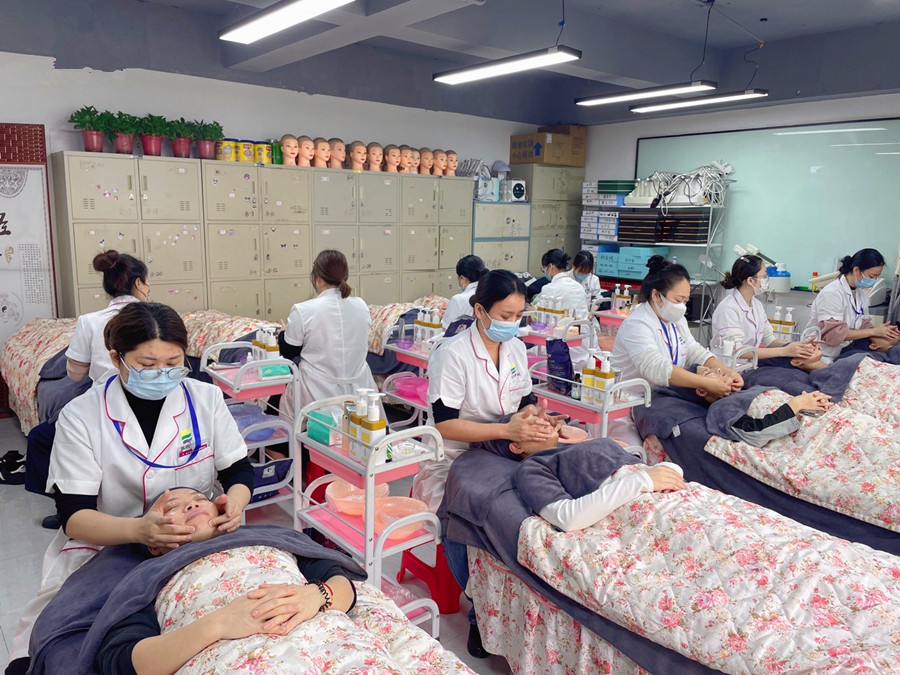 熬夜后護(hù)膚小貼士 | 南寧美容師日常