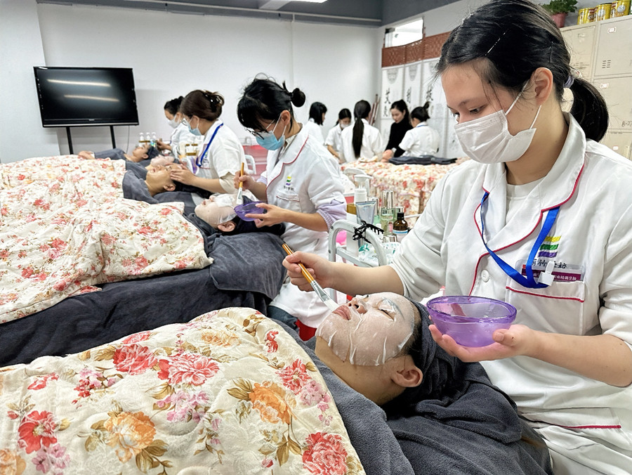 不同膚質敷面膜的頻率，南寧護膚學校分享