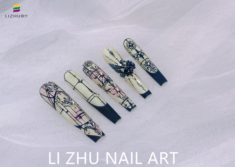 手繪花窗美甲，南寧美甲設(shè)計(jì)作品賞析