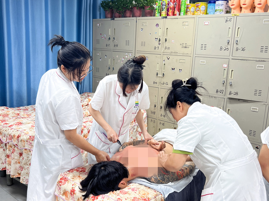 背部刮（sha）痧練習(xí)課堂，南寧健康管理美容