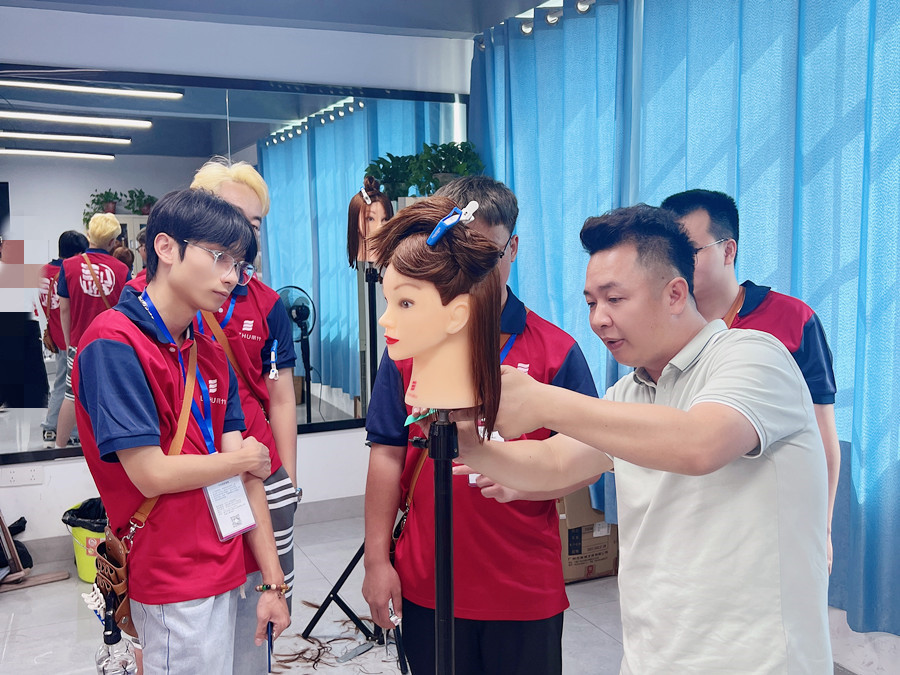 南寧市學(xué)美發(fā)，南寧美發(fā)哪里專(zhuān)業(yè)