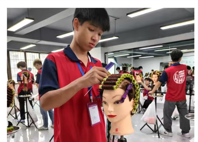 南寧美發(fā)燙染：美發(fā)新手入門