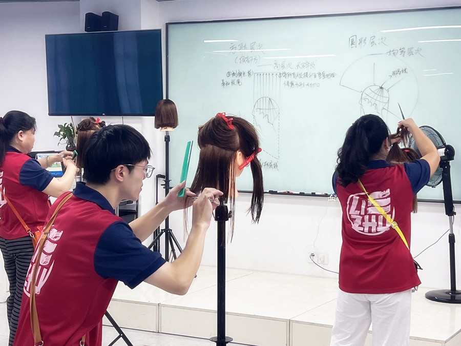 圓形層次修剪是什么？廣西美發(fā)造型學(xué)校為你解答