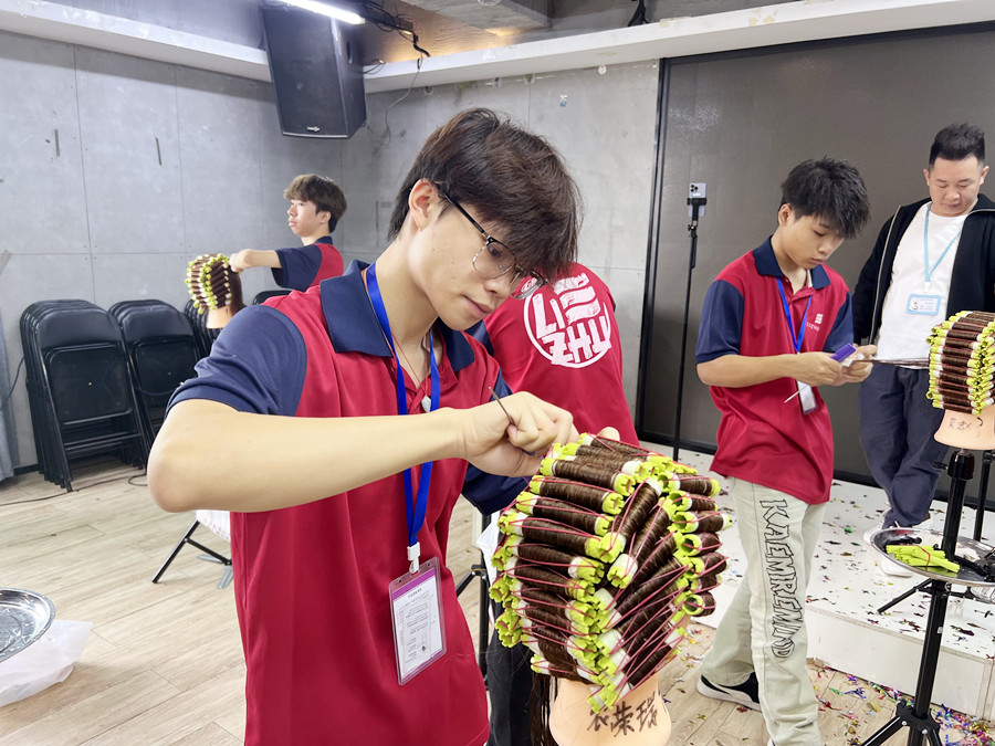 美發(fā)新手如何學(xué)上杠？南寧卷發(fā)培訓(xùn)